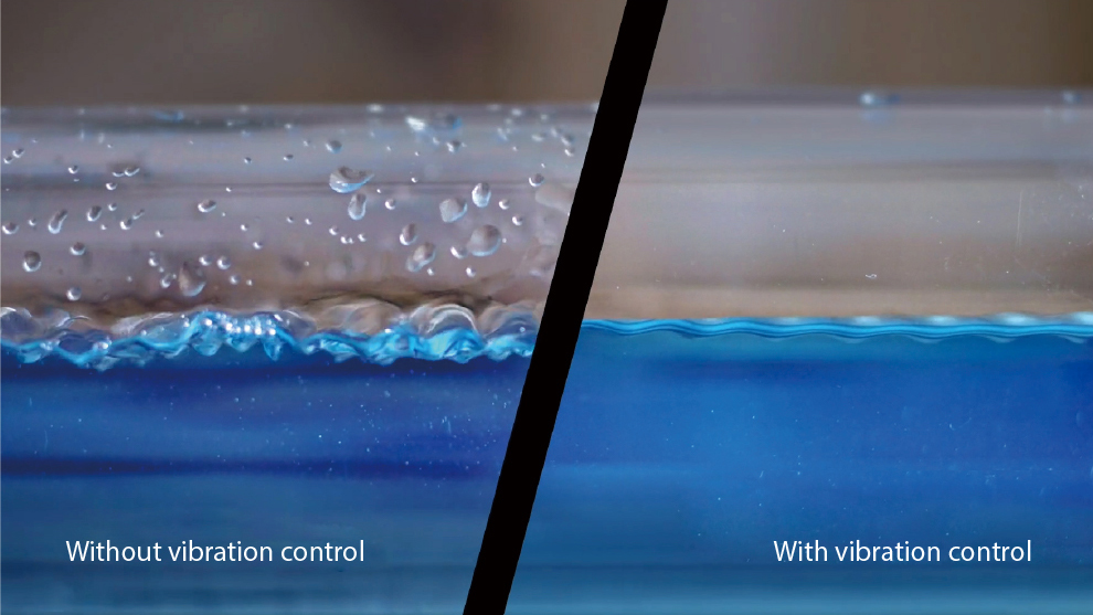 Water surface with waves, left without, right with vibration control.